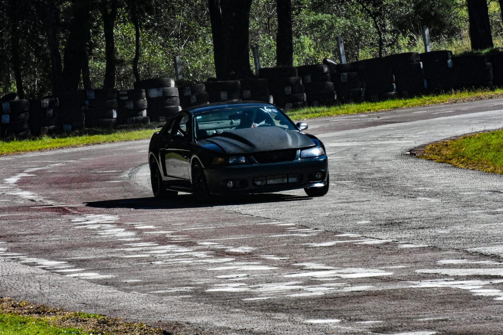 Autódromo 09 — Autódromo · 2023–2024. Fotografía de José Alejandro Armenta, artista del auto y la vida cotidiana en Tlaxcala.