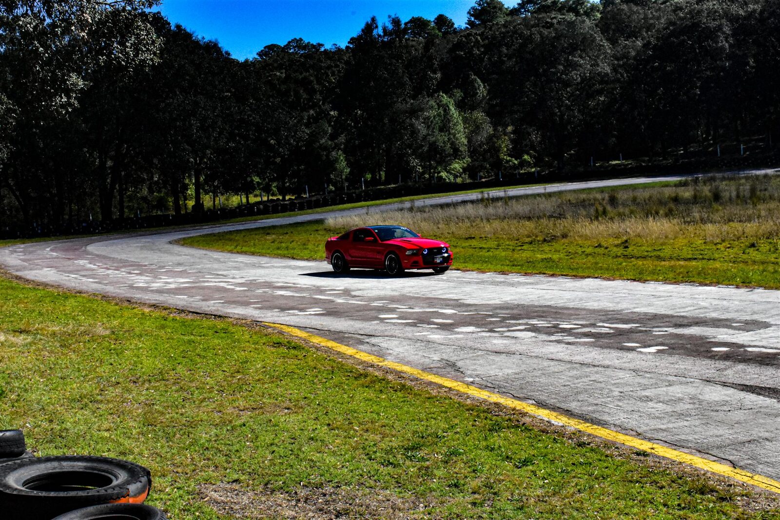 Autódromo 26 — Autódromo · 2023–2024. Fotografía de José Alejandro Armenta, artista del auto y la vida cotidiana en Tlaxcala.